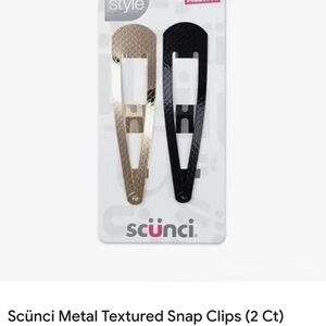 Scunci Gold and BlackTextured Snap Clips.
 Price per one piece.Available 4.